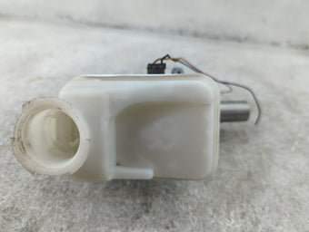 compare product Brake Master Cylinder 1511963