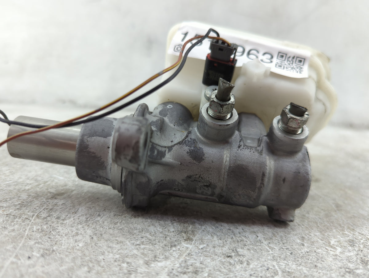 Brake Master Cylinder 1511963 - Oemusedautoparts1.com