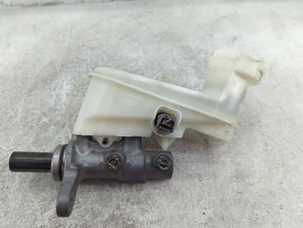 compare product Brake Master Cylinder 1511965