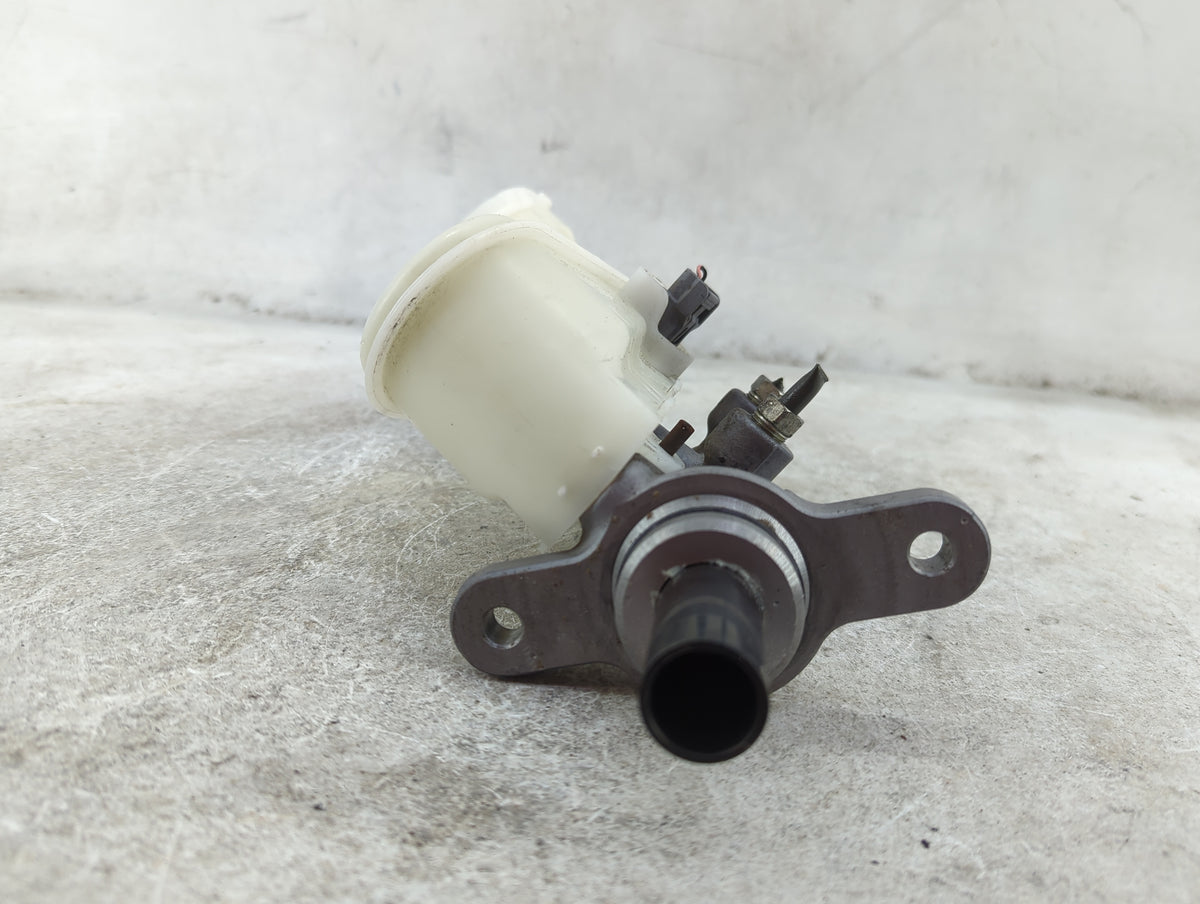 Brake Master Cylinder 1511965 - Oemusedautoparts1.com