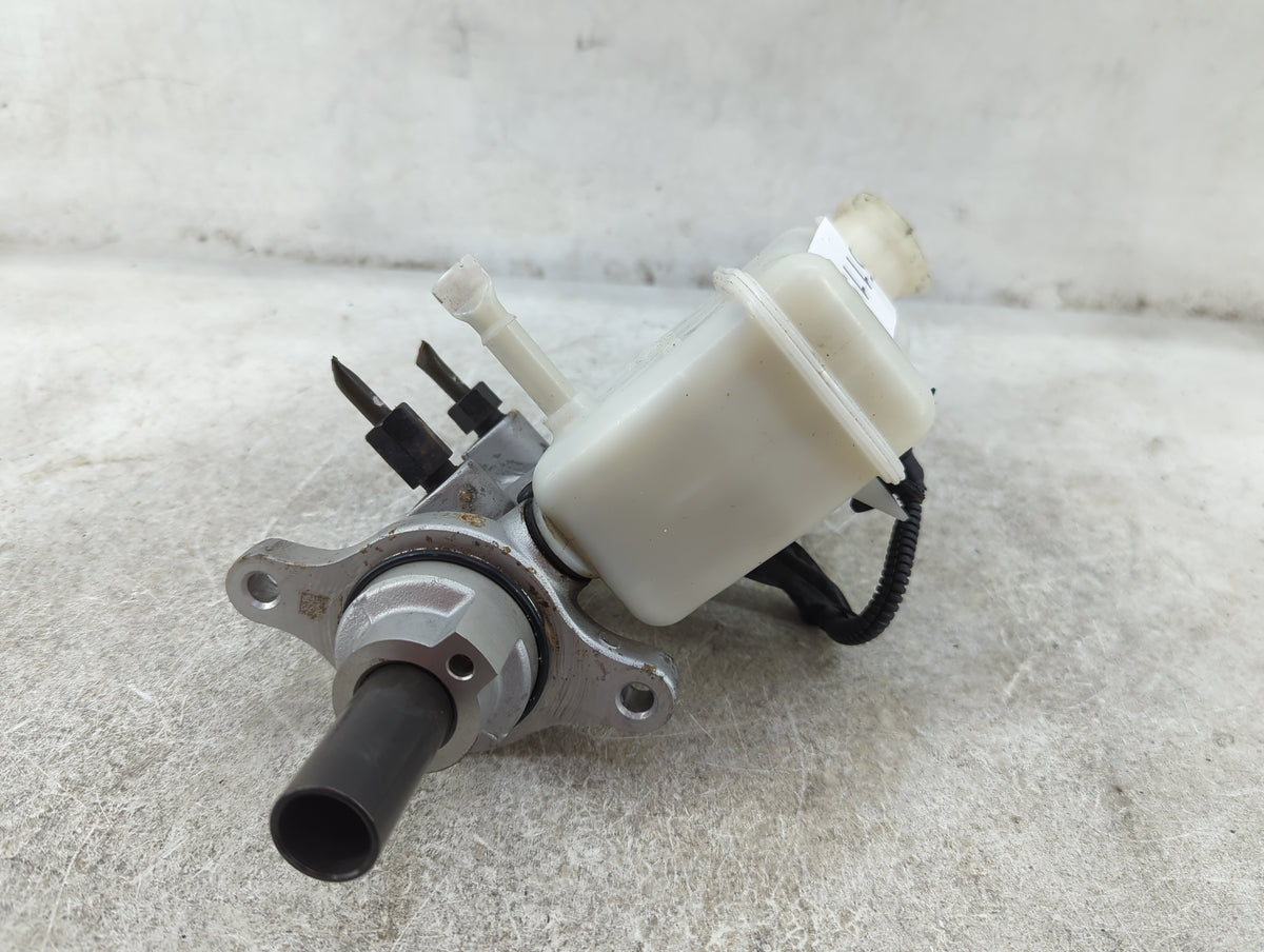 Brake Master Cylinder 1511966 - Oemusedautoparts1.com