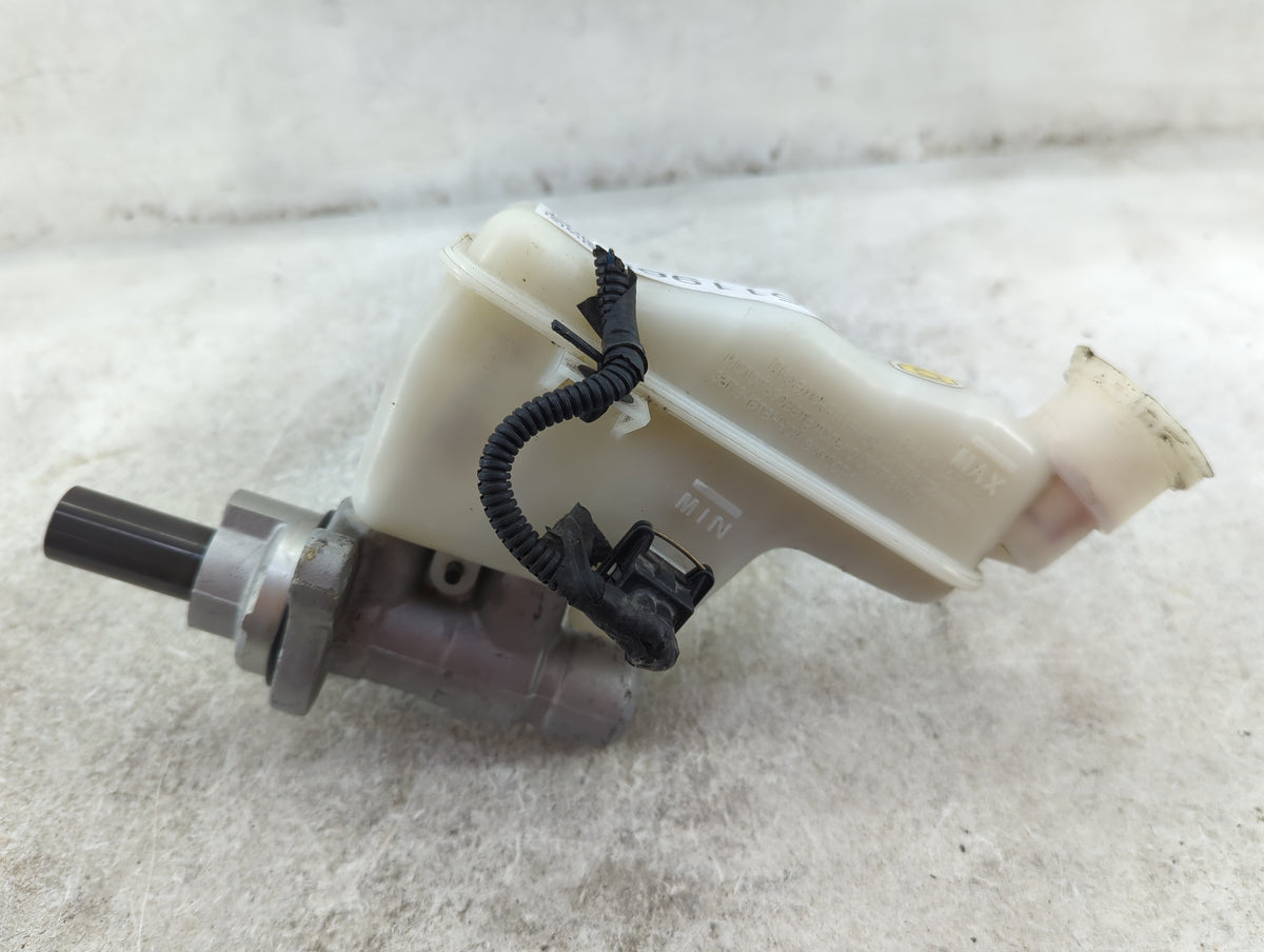 Brake Master Cylinder 1511966 - Oemusedautoparts1.com