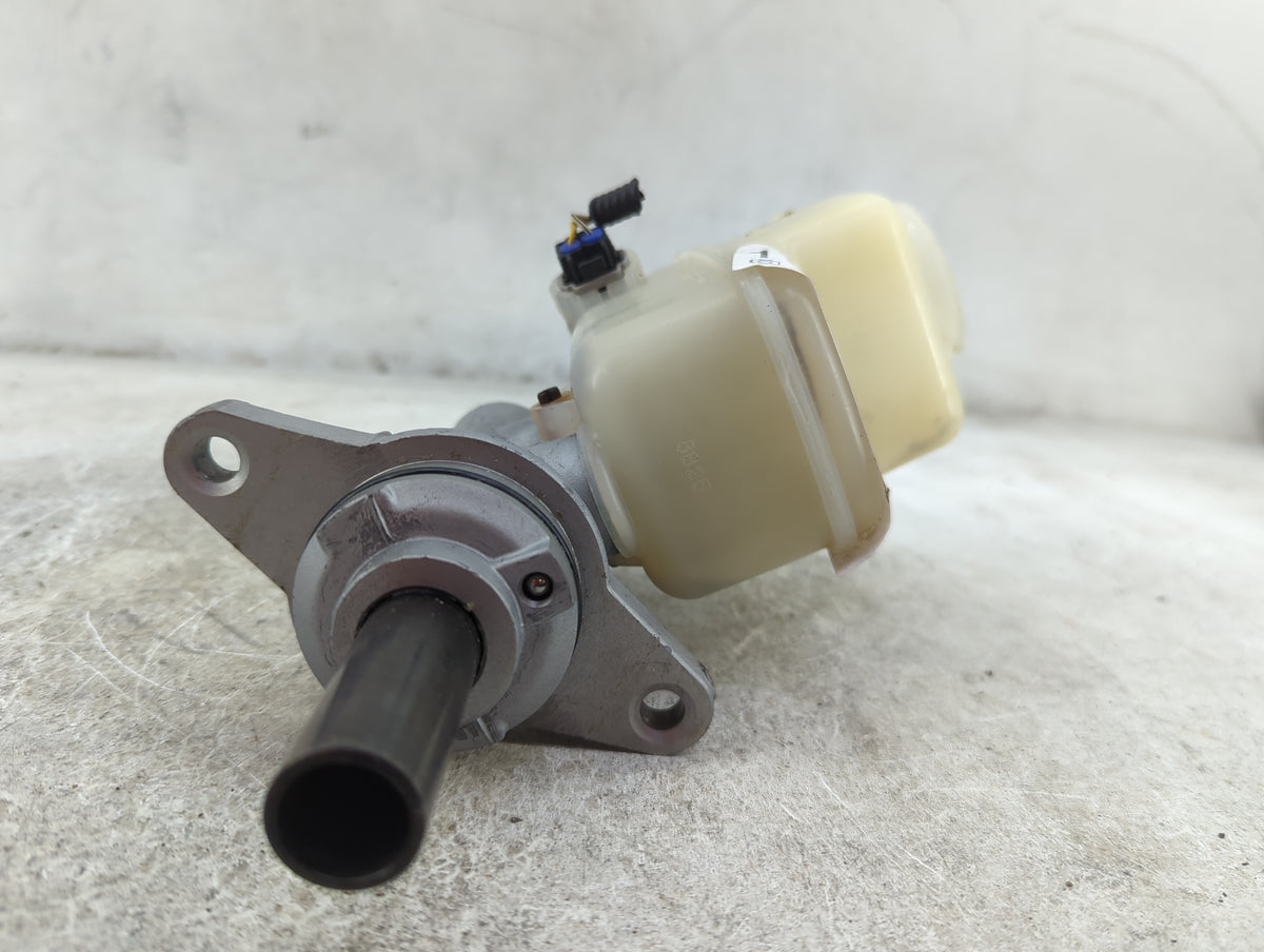 Brake Master Cylinder 1511999 - Oemusedautoparts1.com