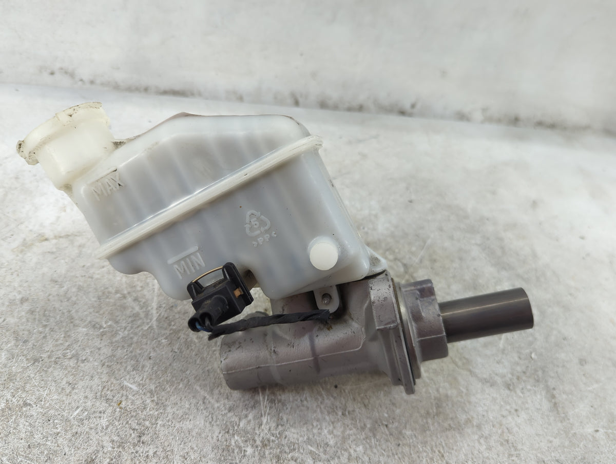 Brake Master Cylinder 1512021 - Oemusedautoparts1.com