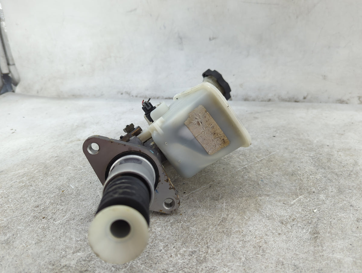 Brake Master Cylinder 1512023 - Oemusedautoparts1.com