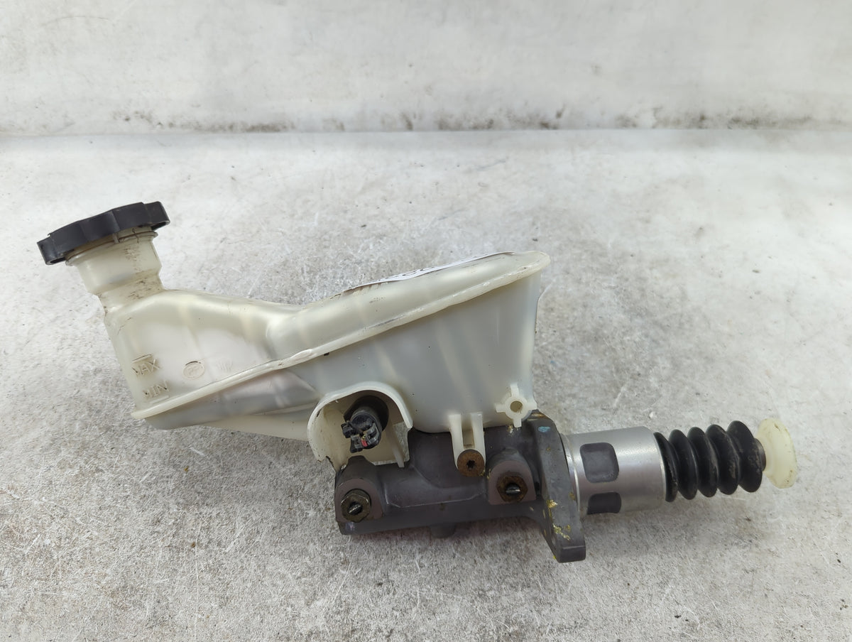 Brake Master Cylinder 1512023 - Oemusedautoparts1.com