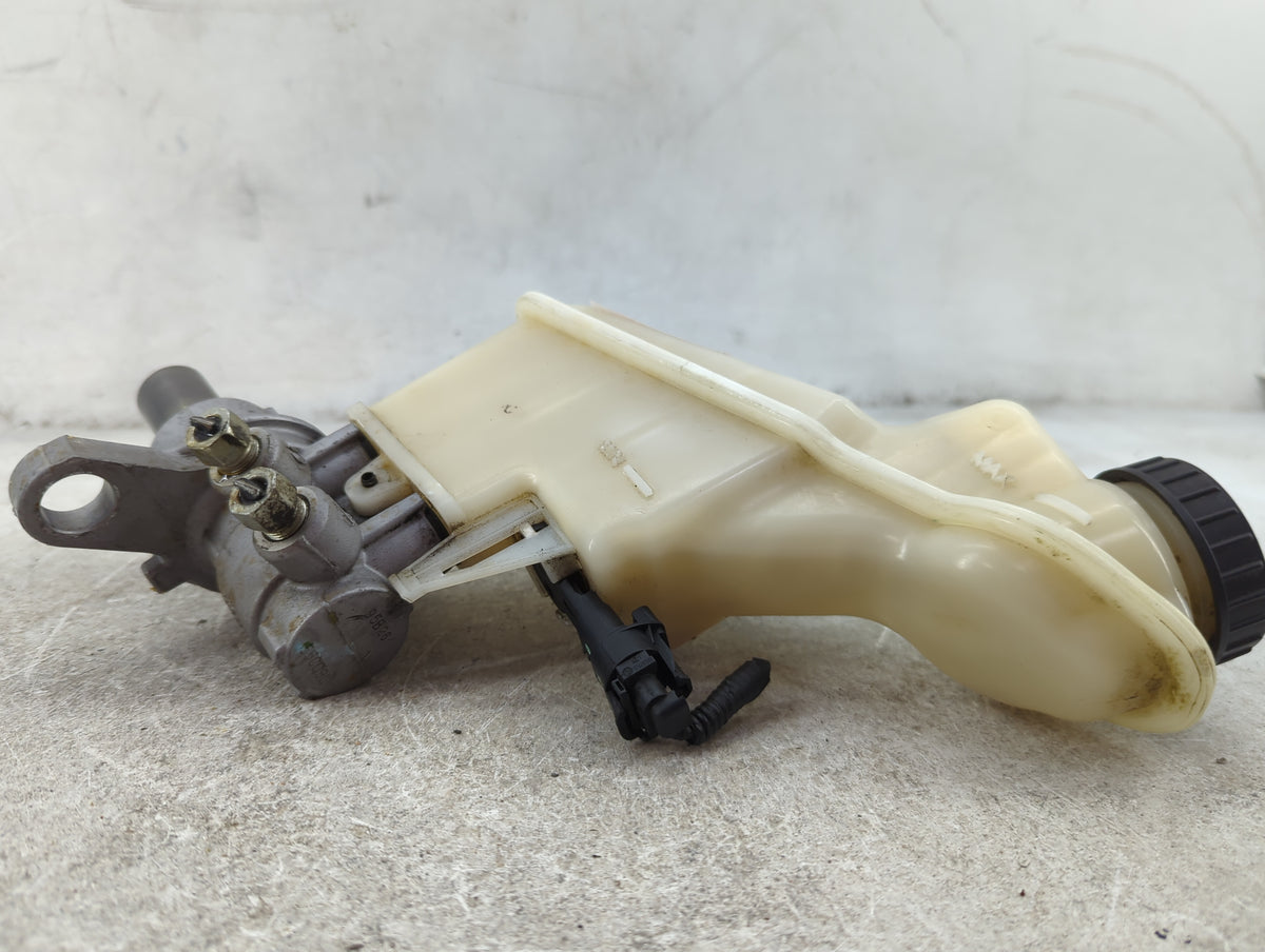 Brake Master Cylinder 1512025 - Oemusedautoparts1.com