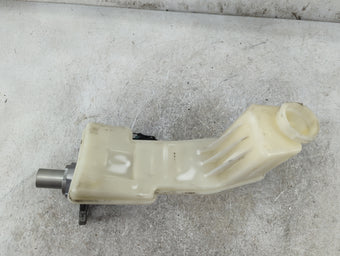 compare product Brake Master Cylinder 1512052