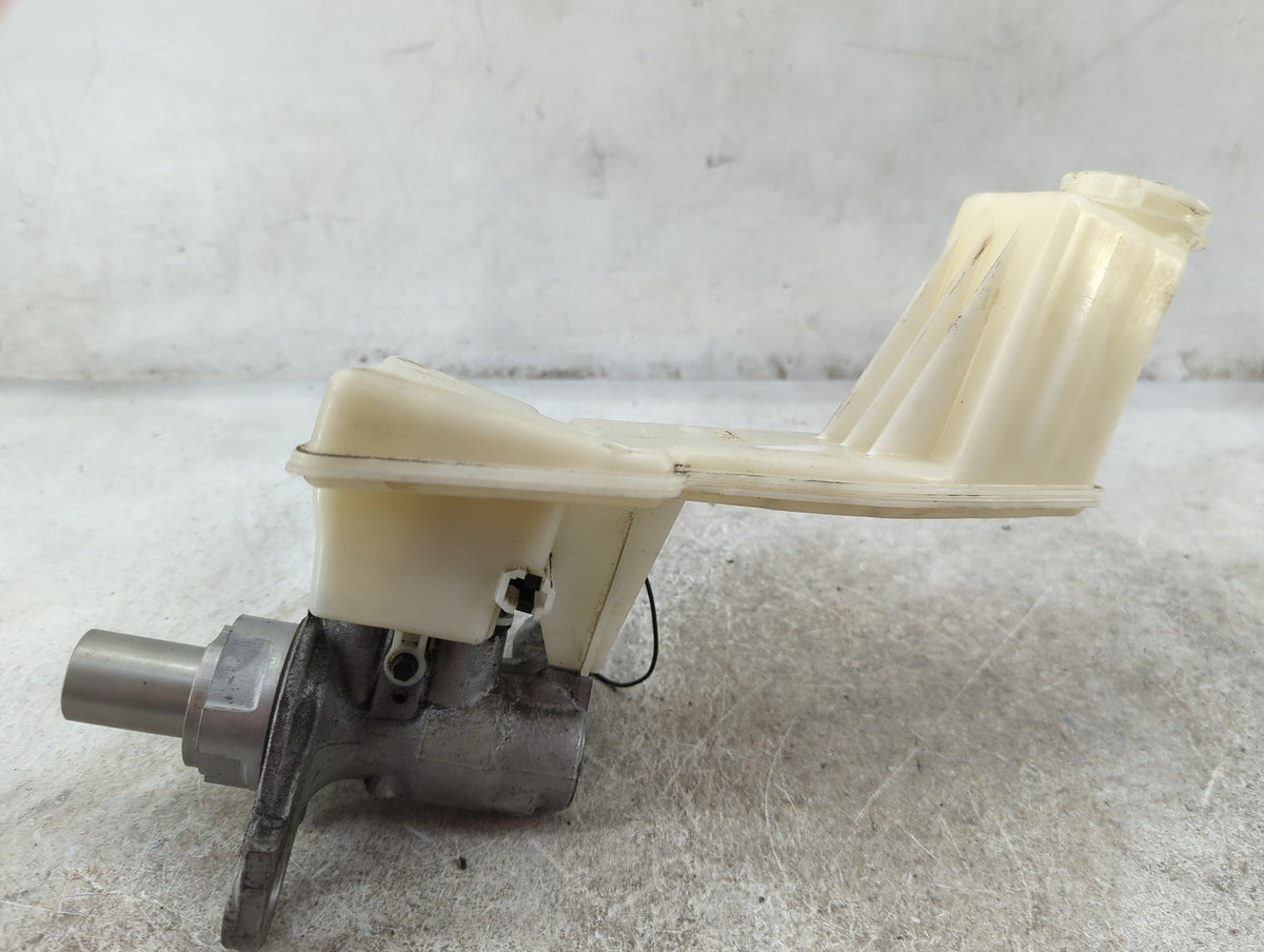 Brake Master Cylinder 1512052 - Oemusedautoparts1.com