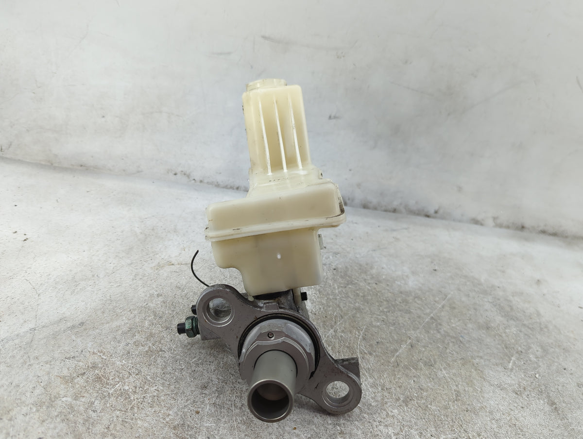 Brake Master Cylinder 1512052 - Oemusedautoparts1.com