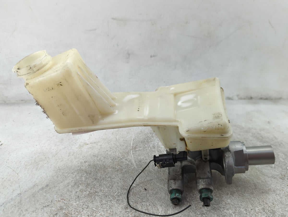 Brake Master Cylinder 1512052 - Oemusedautoparts1.com