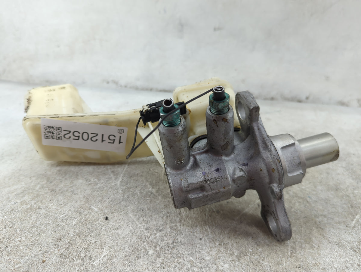 Brake Master Cylinder 1512052 - Oemusedautoparts1.com