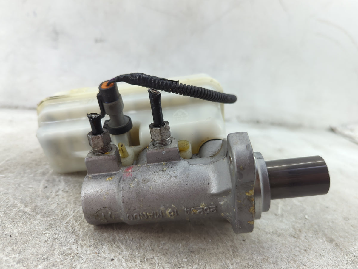 Brake Master Cylinder 1512055 - Oemusedautoparts1.com