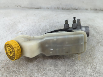 compare product Brake Master Cylinder 1512056