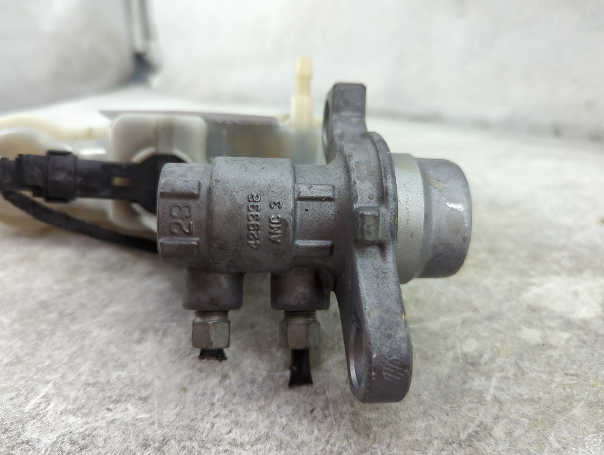 Brake Master Cylinder 1512056 - Oemusedautoparts1.com