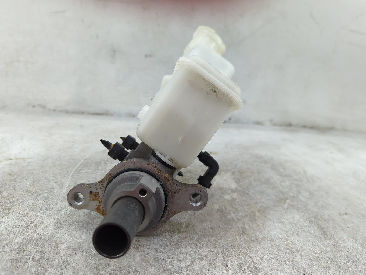 Brake Master Cylinder 1512057 - Oemusedautoparts1.com
