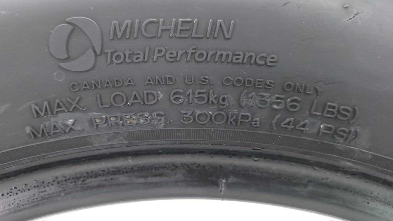 Used Tire 205/55R16 MICHELIN DEFENDER T+H 91H All Season - Tread Depth 7/32 - Oemusedautoparts1.com