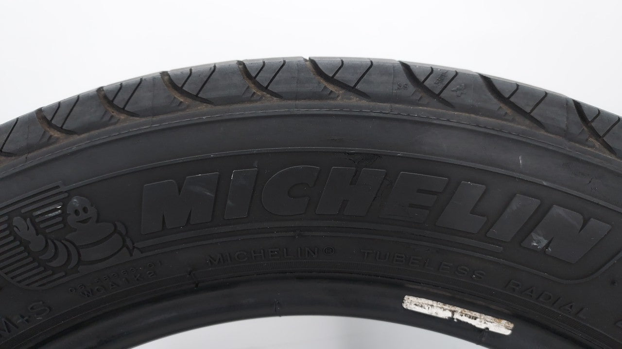 Used Tire 205/55R16 MICHELIN DEFENDER T+H 91H All Season - Tread Depth 7/32 - Oemusedautoparts1.com