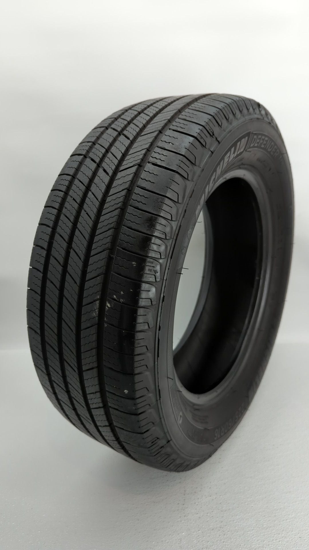 Used Tire 225/60R16 MICHELIN DEFENDER T+H 98H All Season - Tread Depth 6/32 - Oemusedautoparts1.com