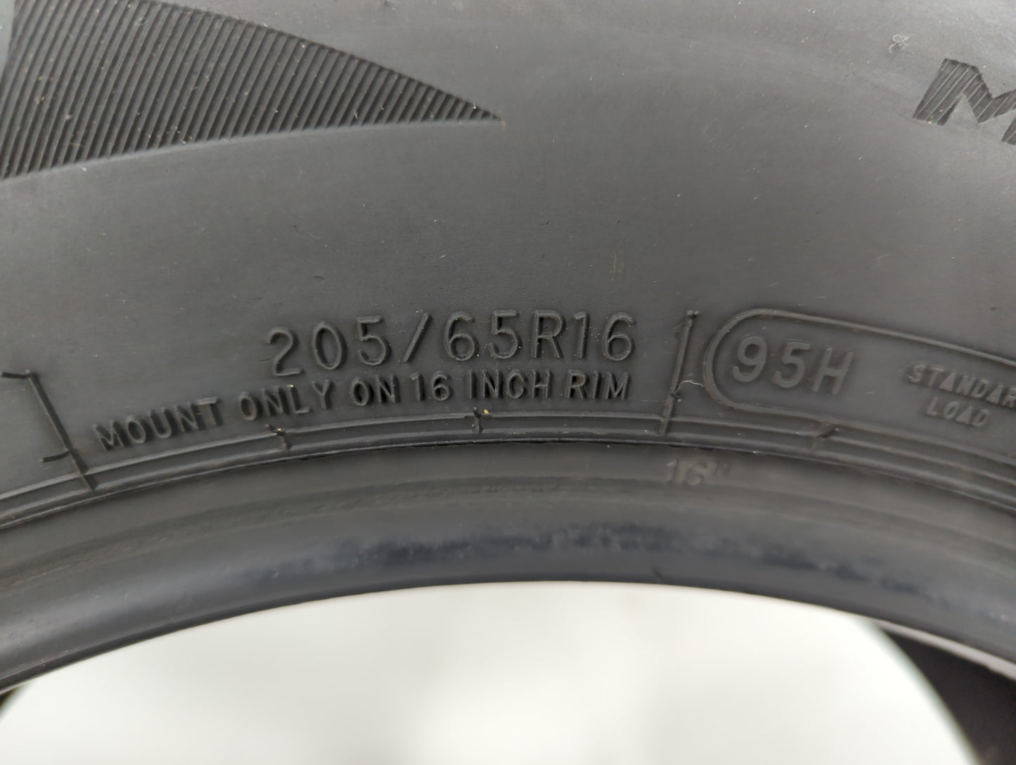 Used Tire 205/65R16 ARIZONIAN SILVER EDITION ALL SEASON 95H All Season - 9/32 - Oemusedautoparts1.com