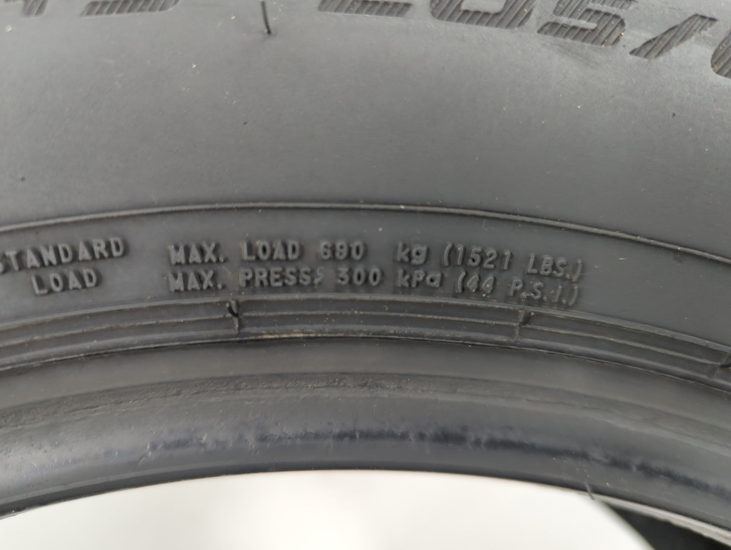 Used Tire 205/65R16 ARIZONIAN SILVER EDITION ALL SEASON 95H All Season - 9/32 - Oemusedautoparts1.com