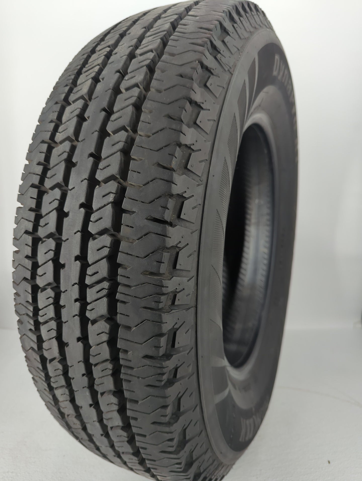 Used Tire P235/75R17 HANKOOK DYNAPRO AT 108S All Season - Tread Depth 12/32 - Oemusedautoparts1.com