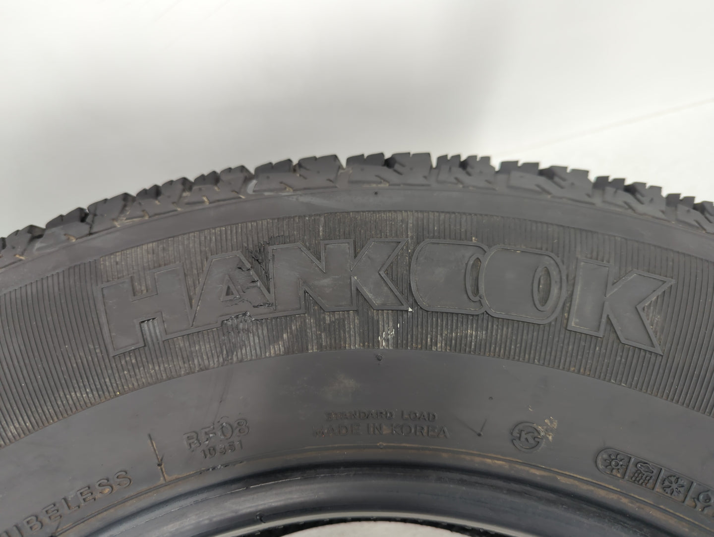 Used Tire P235/75R17 HANKOOK DYNAPRO AT 108S All Season - Tread Depth 12/32 - Oemusedautoparts1.com