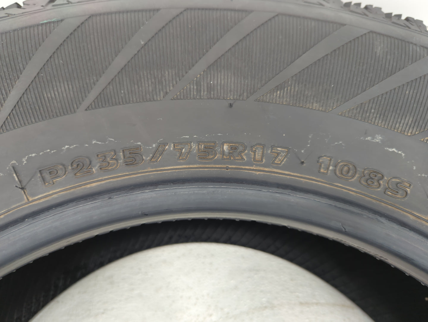 Used Tire P235/75R17 HANKOOK DYNAPRO AT 108S All Season - Tread Depth 12/32 - Oemusedautoparts1.com