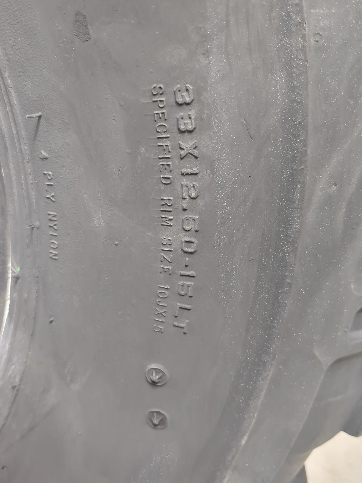 Used Tire 38x12.50R15 INTERCO SUPER SWAMPER THREE-STAGE LUG - 17/32 - Oemusedautoparts1.com