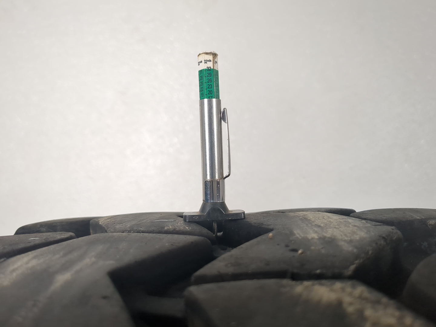Used Tire 38x12.50R15 INTERCO SUPER SWAMPER THREE-STAGE LUG - 17/32 - Oemusedautoparts1.com