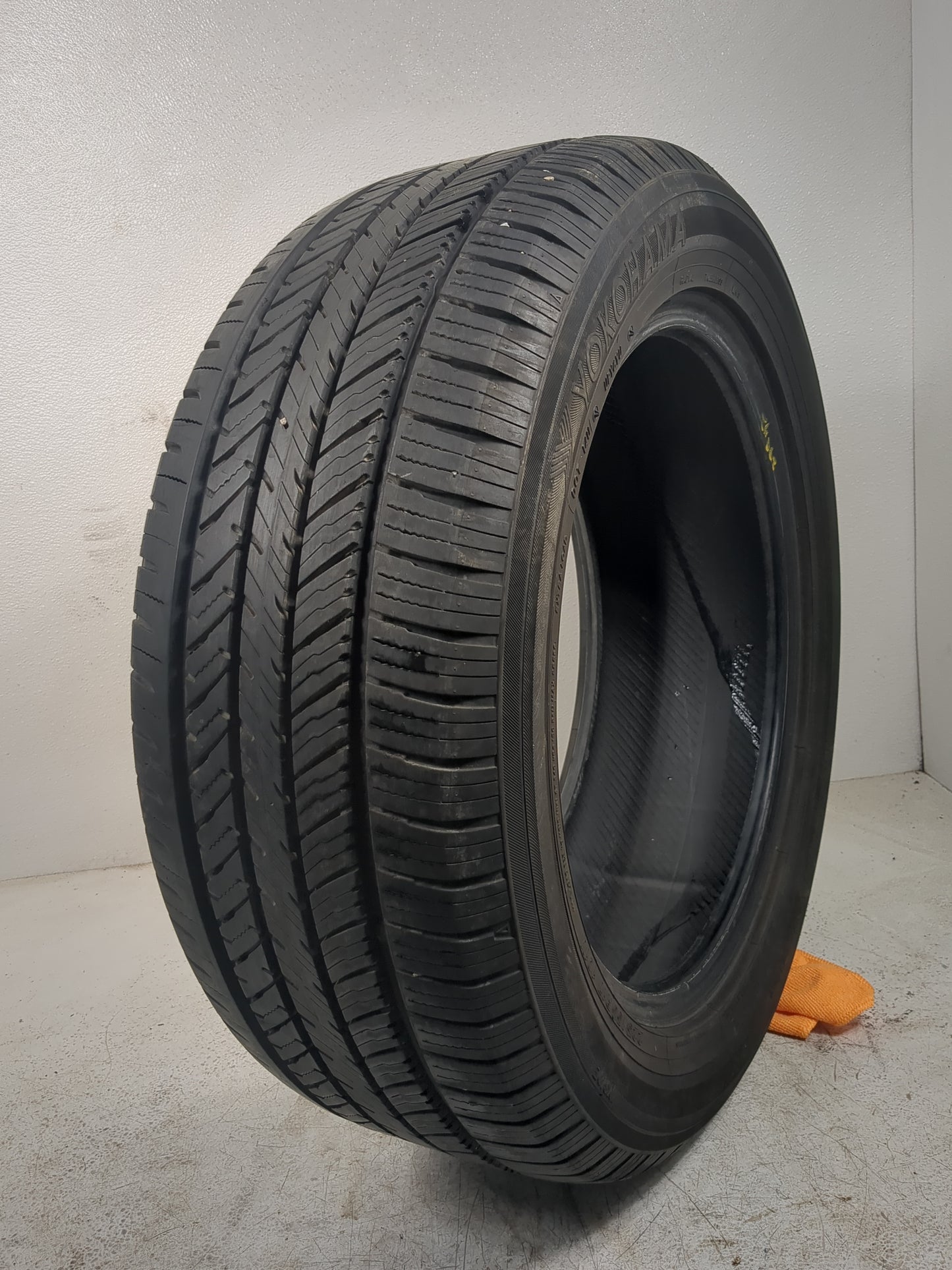 Used Tire 225/55R17 YOKOHAMA YK-GTX 101V - Tread Depth 9/32 - Oemusedautoparts1.com