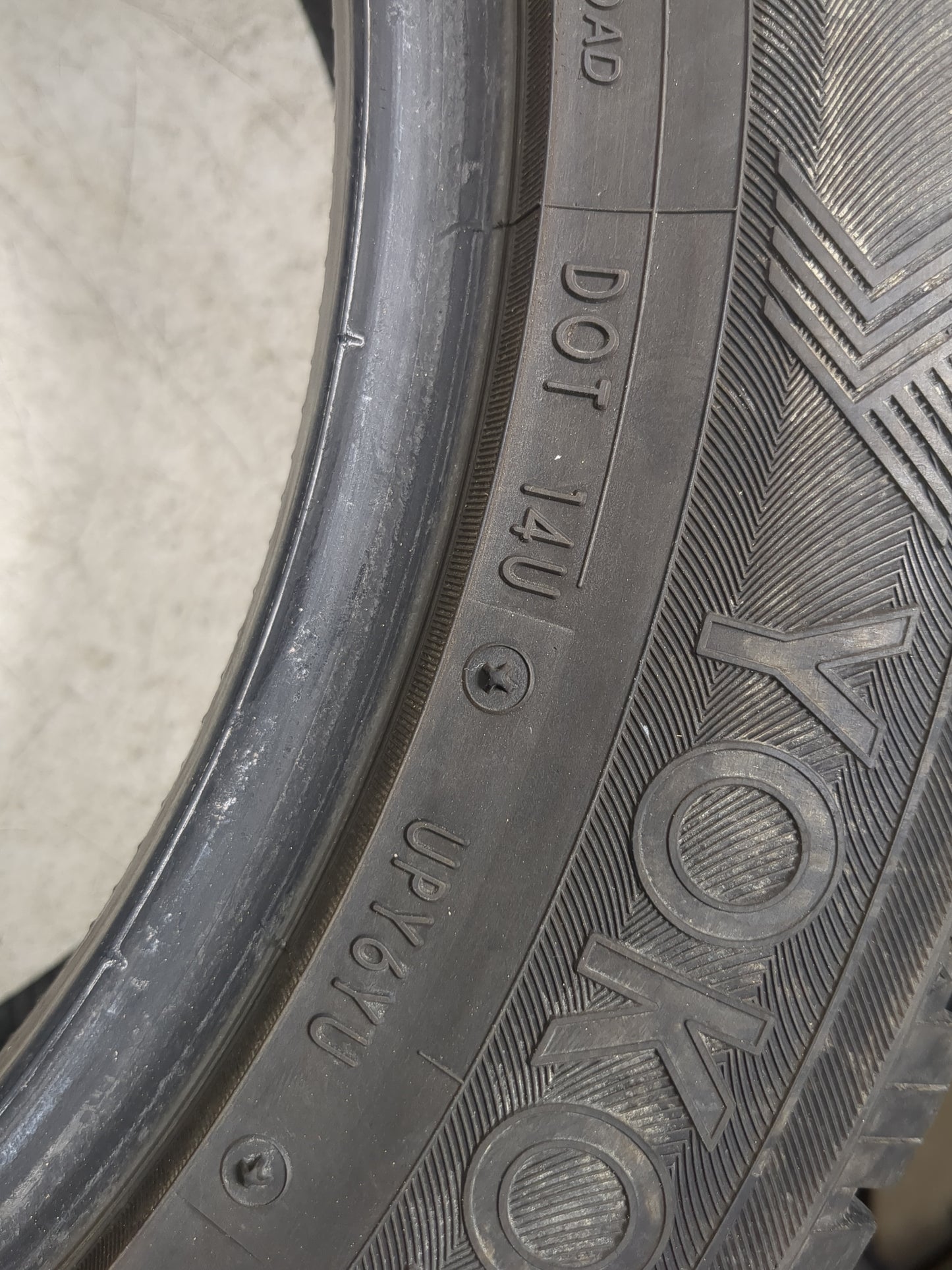 Used Tire 225/55R17 YOKOHAMA YK-GTX 101V - Tread Depth 9/32 - Oemusedautoparts1.com