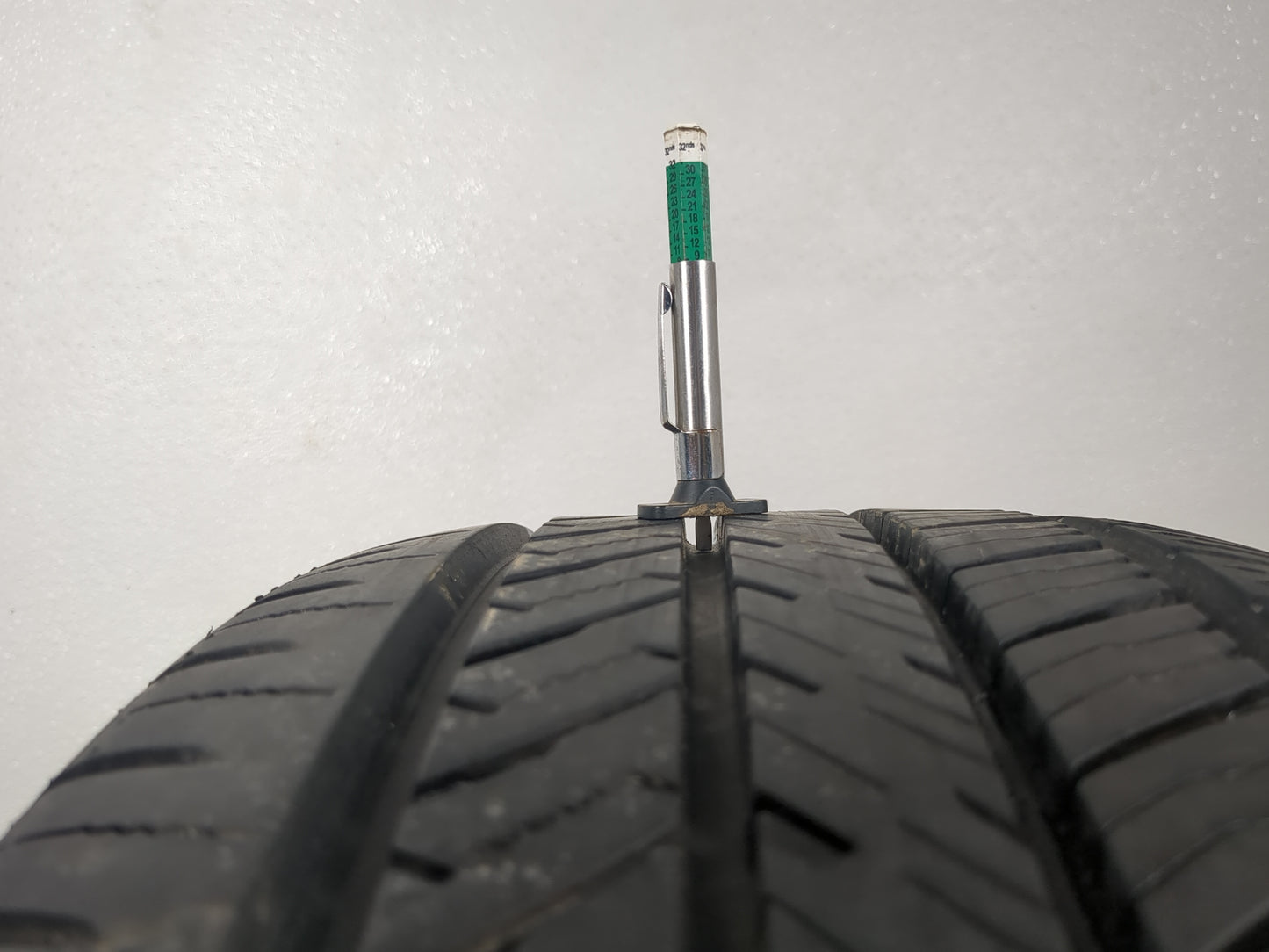 Used Tire 225/55R17 YOKOHAMA YK-GTX 101V - Tread Depth 9/32 - Oemusedautoparts1.com