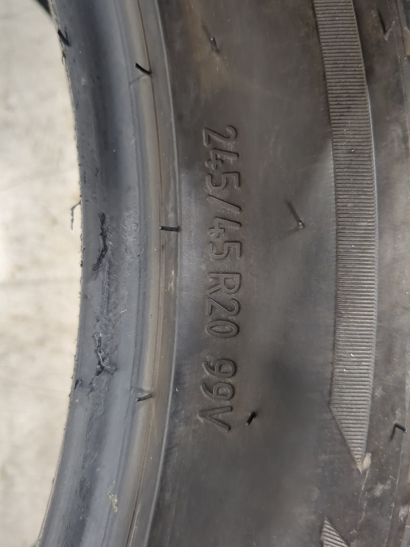 Used Tire 245/45R20 BFGOODRICH ADVANTAGE 99V - Tread Depth 9/32 - Oemusedautoparts1.com