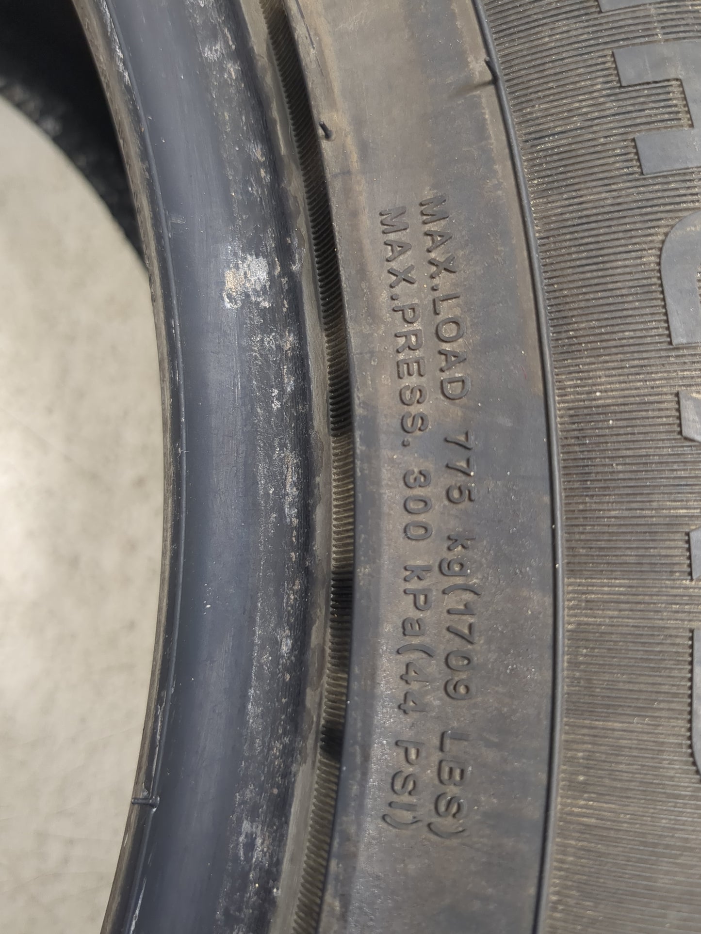 Used Tire 235/55R17 IRONHEAD R-FLEX IH01 - Tread Depth 9/32 - Oemusedautoparts1.com