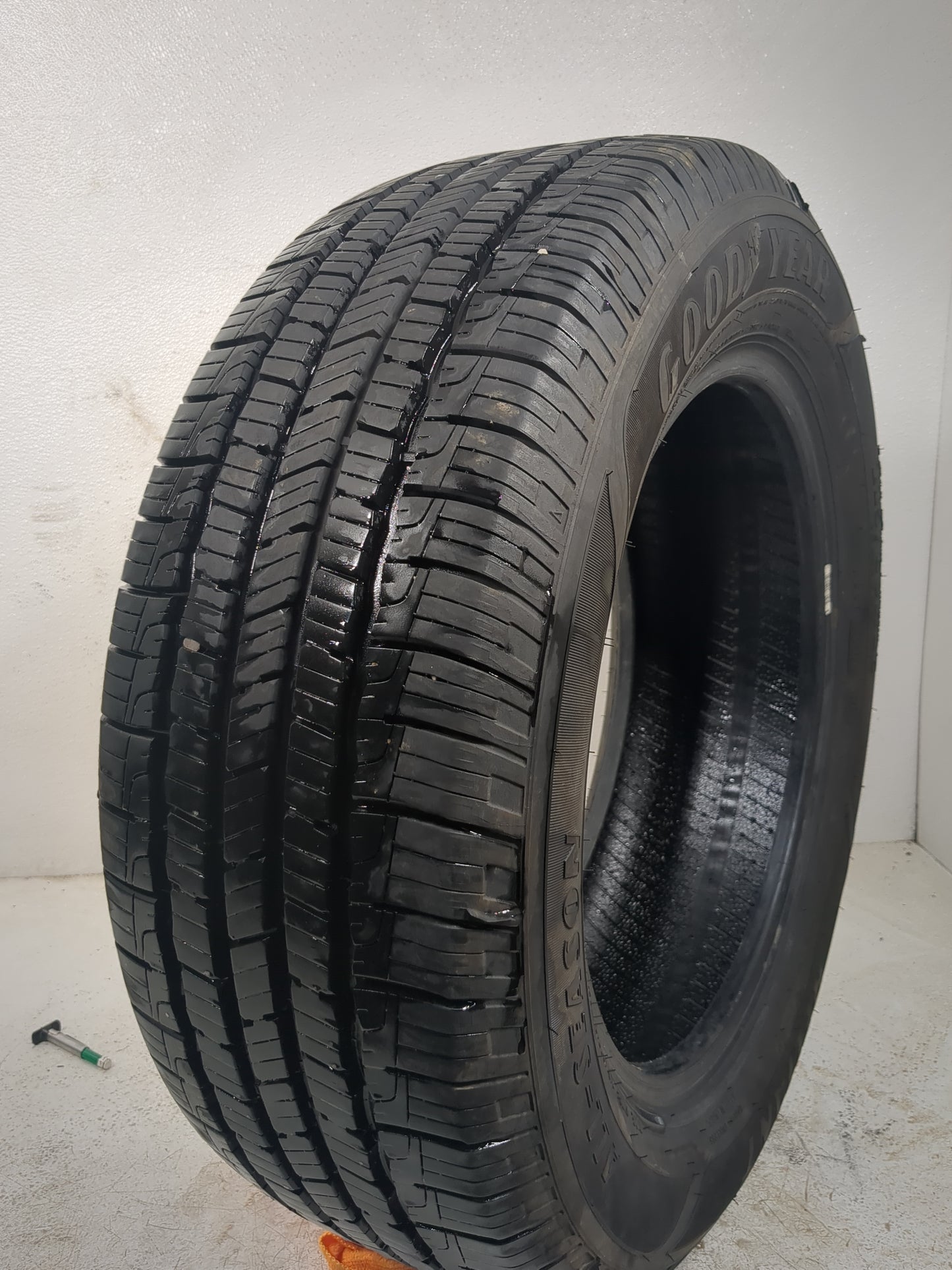 Used Tire 215/60R16 GOODYEAR RELIANT ALL-SEASON - Tread Depth 10/32 - Oemusedautoparts1.com
