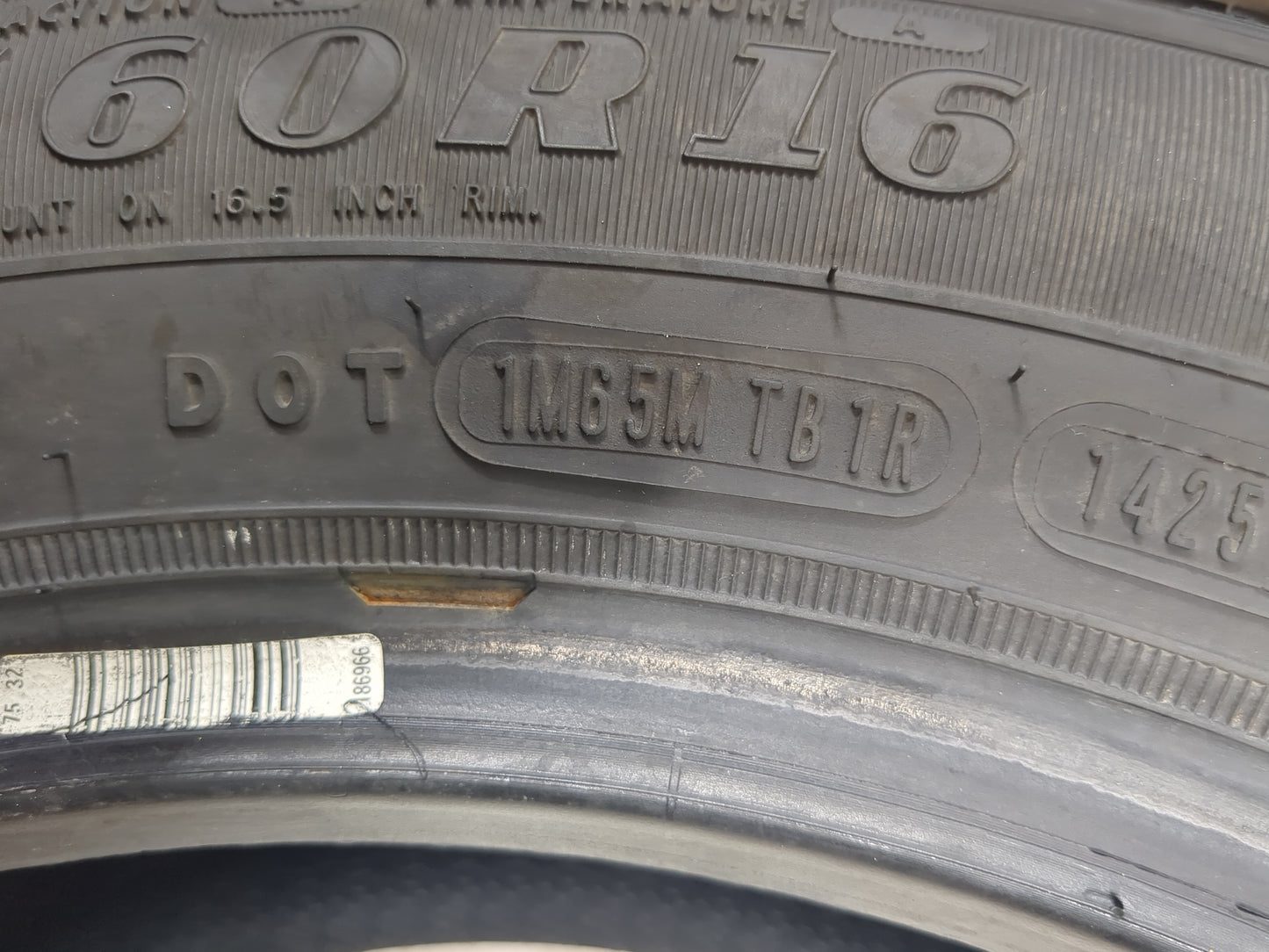 Used Tire 215/60R16 GOODYEAR RELIANT ALL-SEASON - Tread Depth 10/32 - Oemusedautoparts1.com