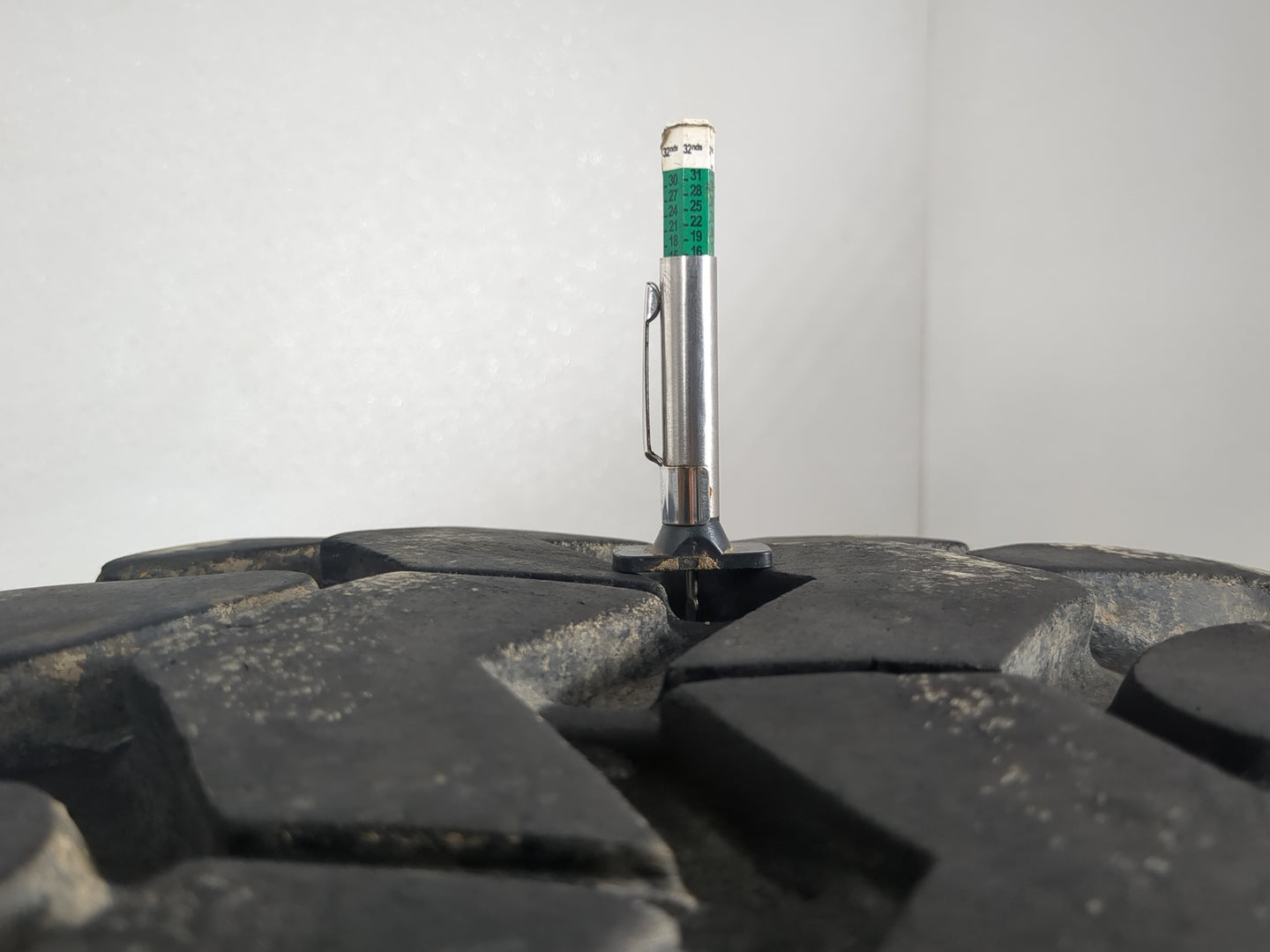 Used Tire 33x12.50-15LT INTERCO SUPER SWAMPER TSL - Tread Depth 16/32 - Oemusedautoparts1.com