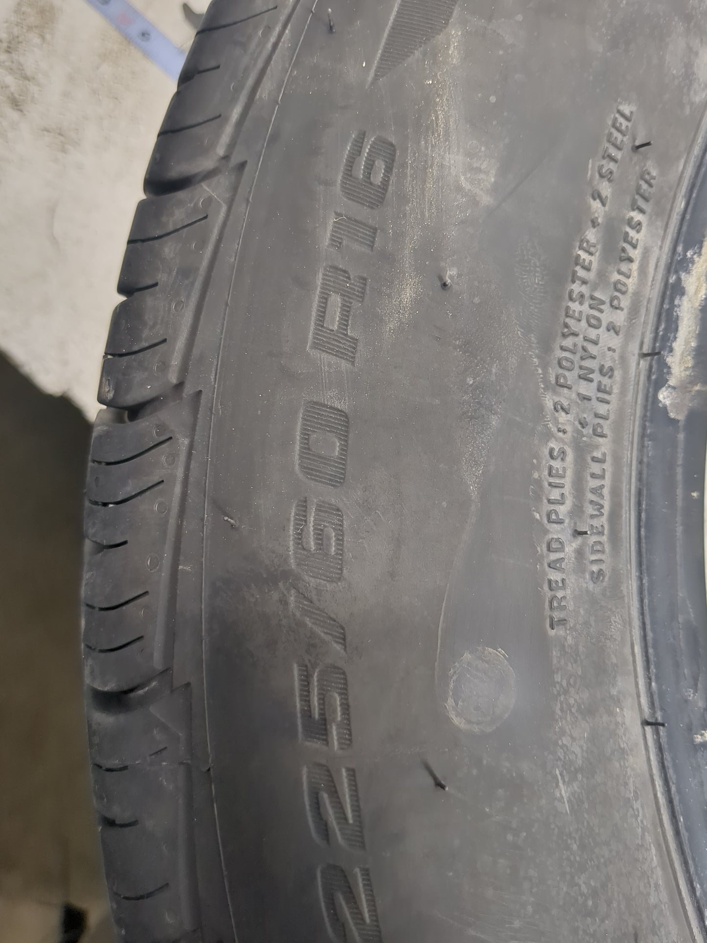 Used Tire 225/60R16 BFGOODRICH ADVANTAGE 98H - Tread Depth 9/32 - Oemusedautoparts1.com