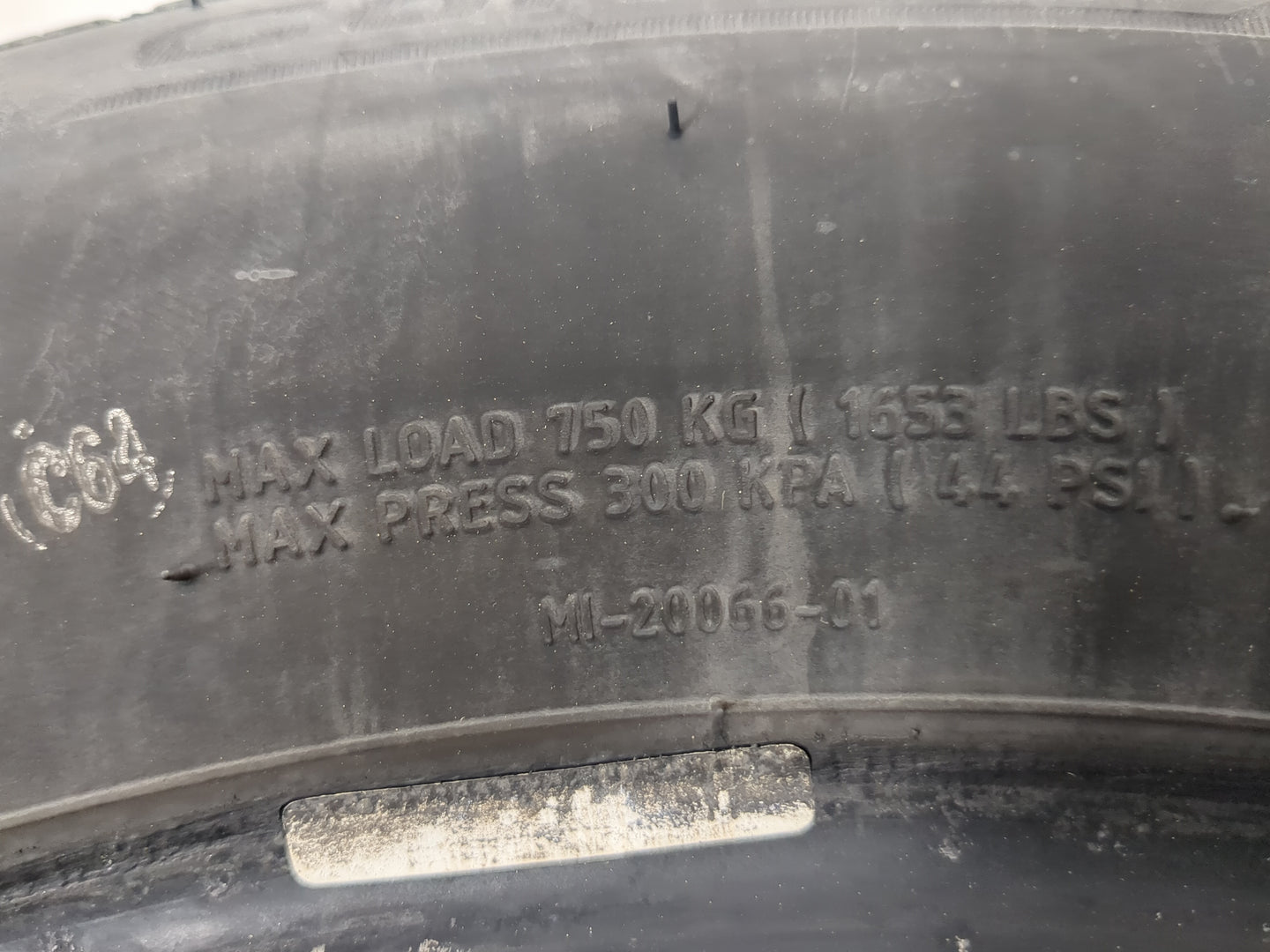 Used Tire 225/60R16 BFGOODRICH ADVANTAGE 98H - Tread Depth 9/32 - Oemusedautoparts1.com