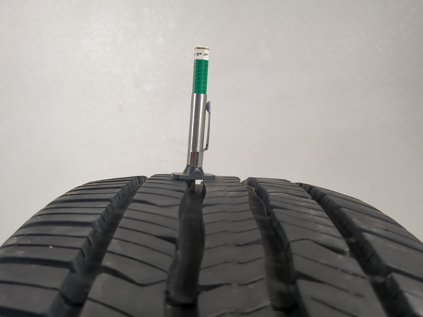 Used Tire 225/60R16 BFGOODRICH ADVANTAGE 98H - Tread Depth 9/32 - Oemusedautoparts1.com