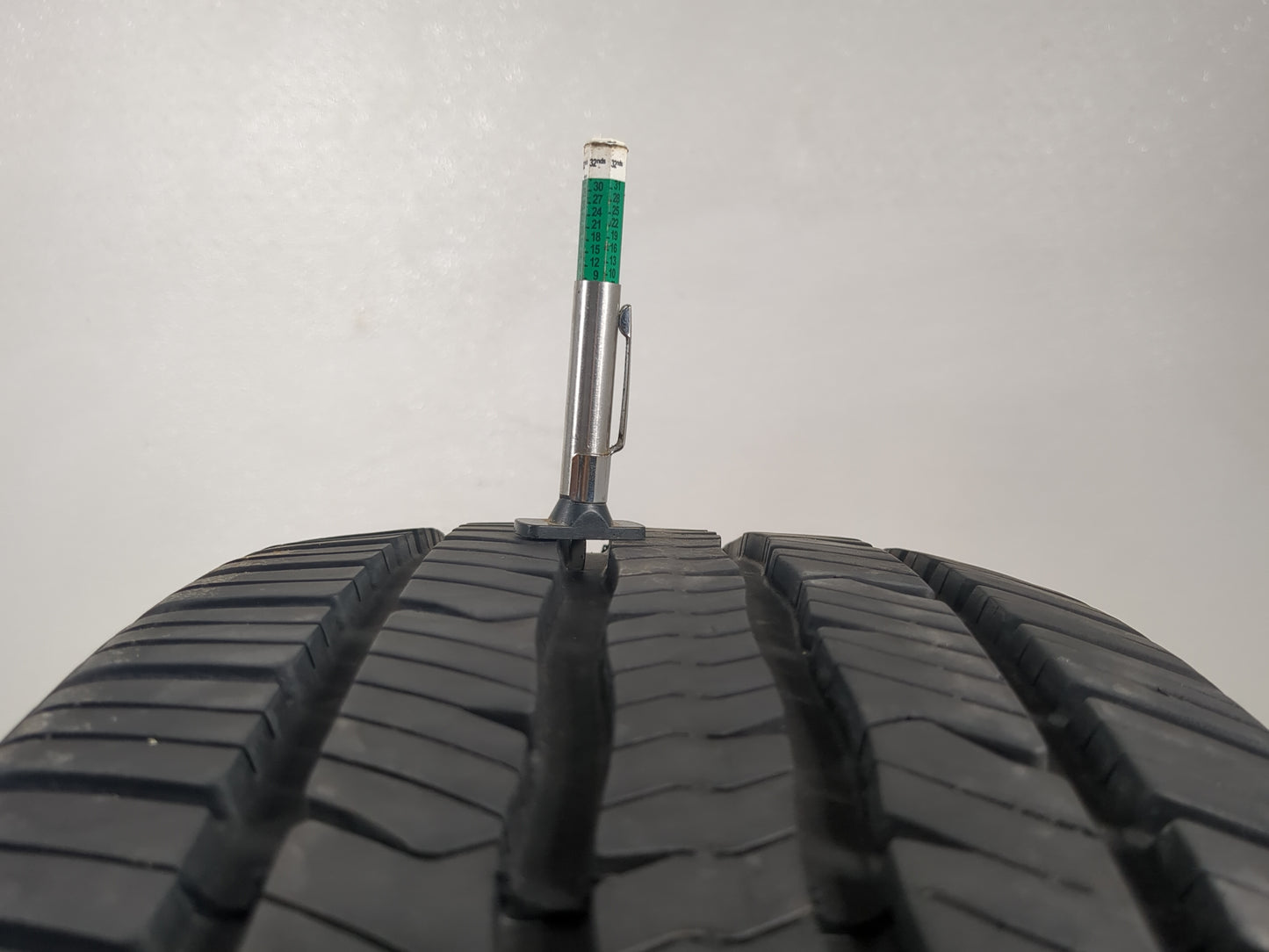 Used Tire 225/60R16 BFGOODRICH ADVANTAGE 98H - Tread Depth 9/32 - Oemusedautoparts1.com