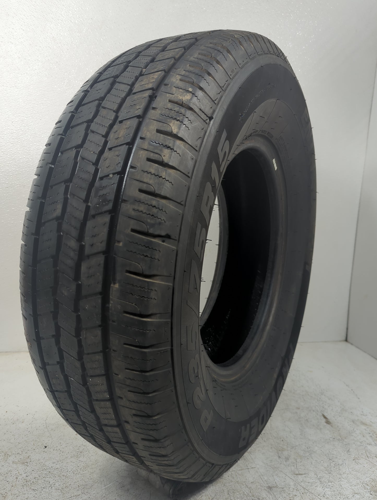 Used Tire 235/75R15 THUNDERER RANGER R404 105T - Tread Depth 8/32 - Oemusedautoparts1.com