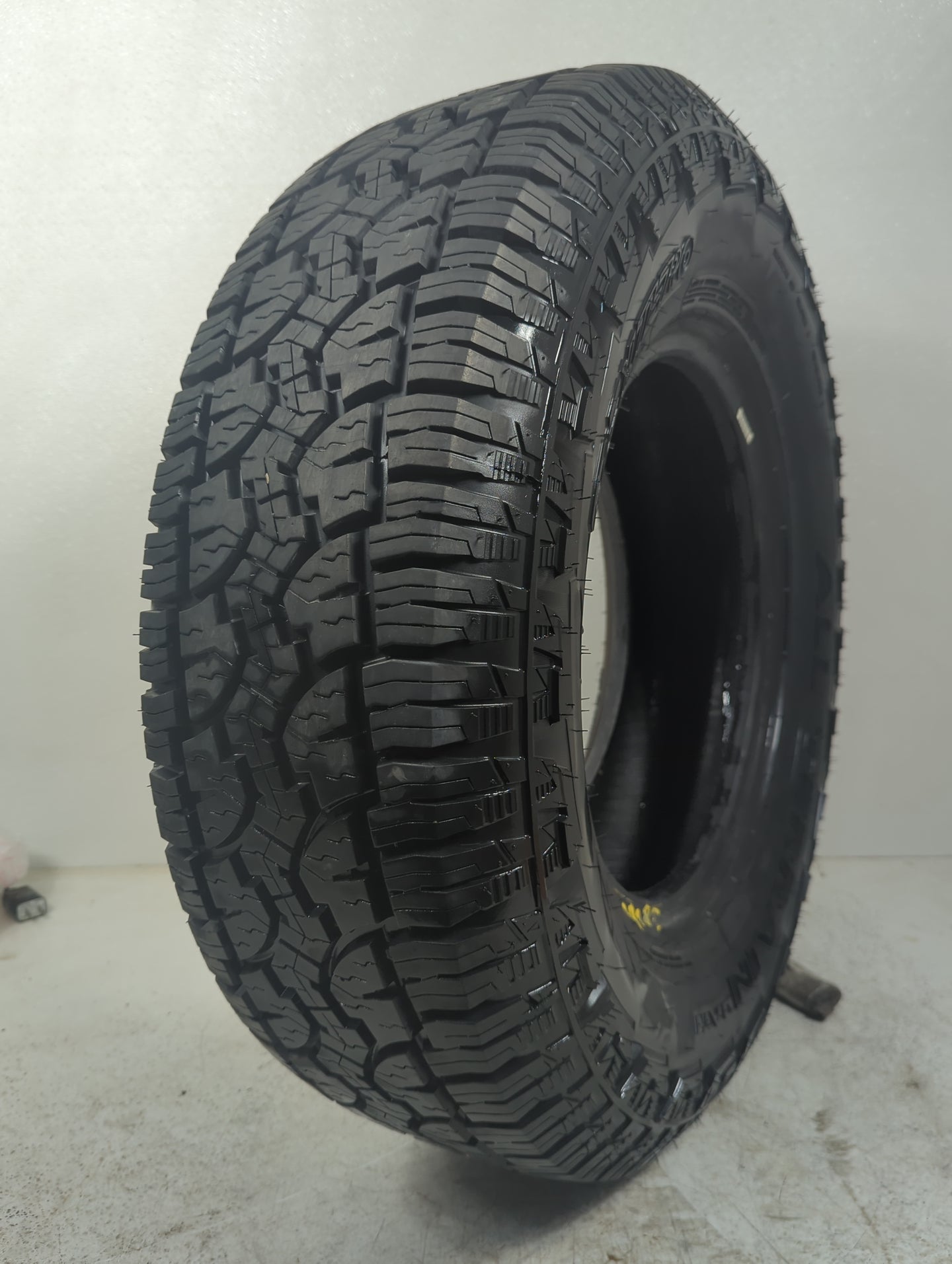 Used Tire - Tread Depth null/32 - Oemusedautoparts1.com
