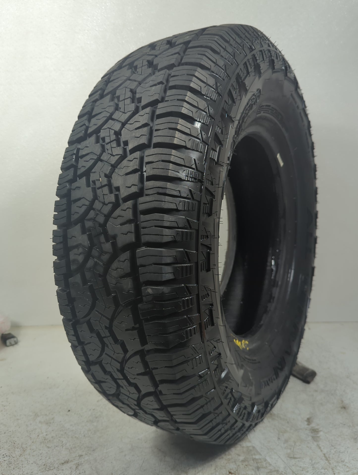 Used Tire - Tread Depth null/32 - Oemusedautoparts1.com