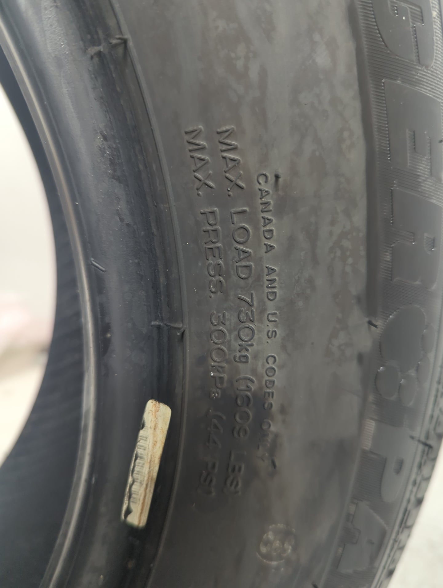 Used Tire 205/70R16 UNIROYAL TIGER PAW TOURING 97H - Tread Depth 10/32 - Oemusedautoparts1.com