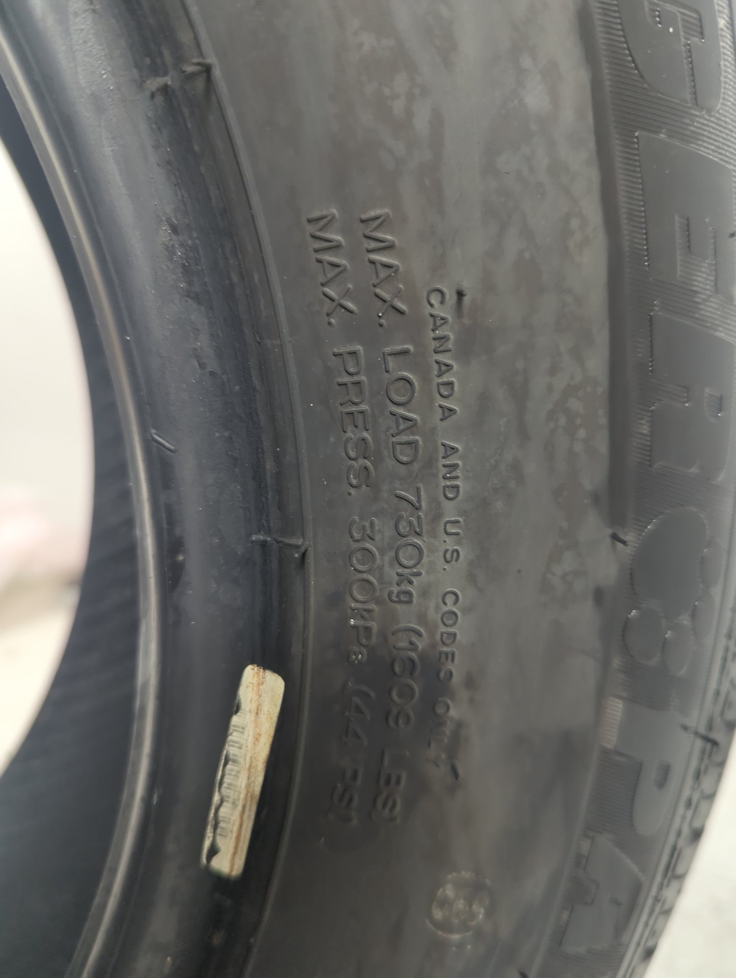 Used Tire 205/70R16 UNIROYAL TIGER PAW TOURING 97H - Tread Depth 10/32 - Oemusedautoparts1.com