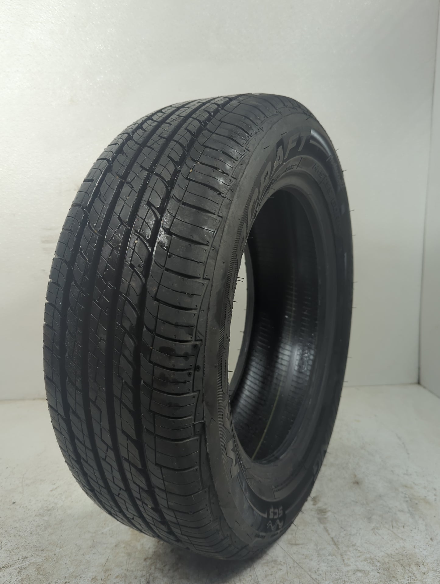 Used Tire - Tread Depth null/32 - Oemusedautoparts1.com