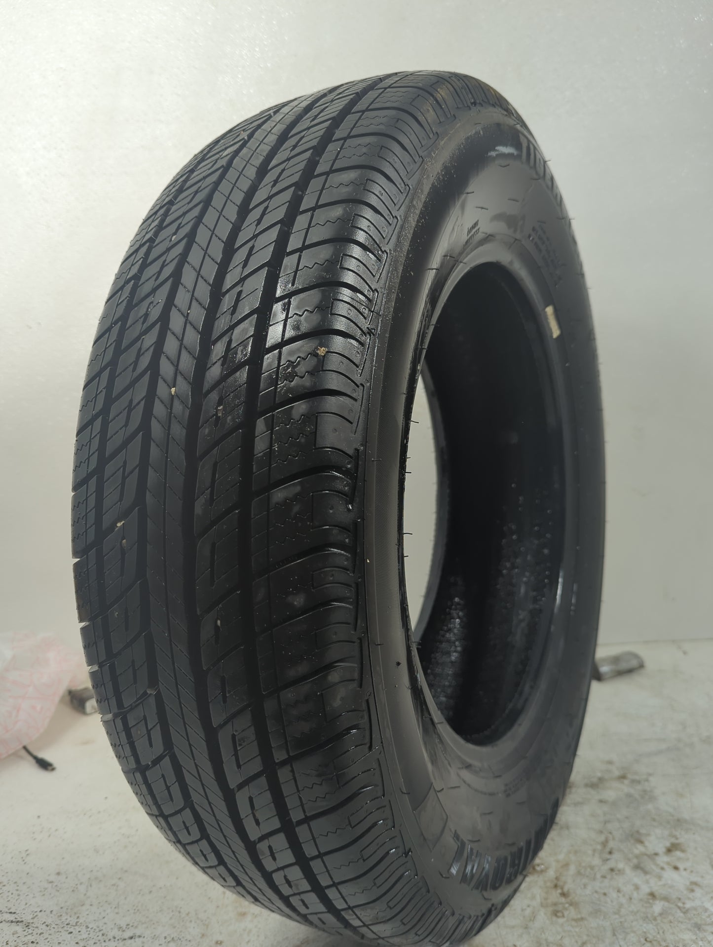 Used Tire 205/70R16 UNIROYAL TIGER PAW 97H - Tread Depth 11/32 - Oemusedautoparts1.com