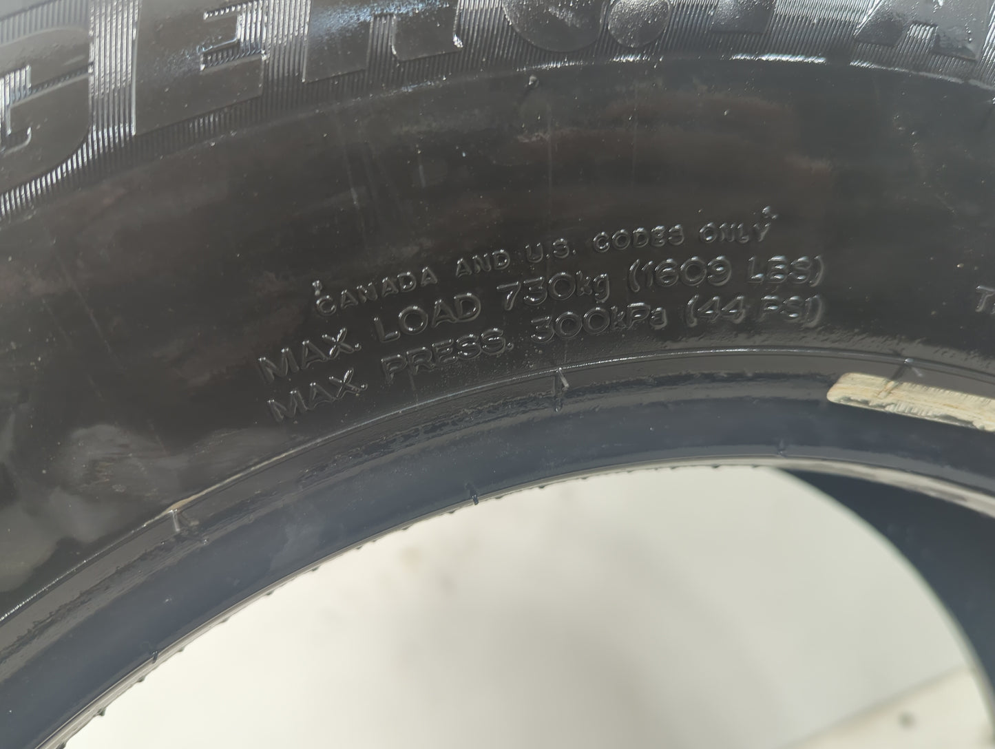 Used Tire 205/70R16 UNIROYAL TIGER PAW 97H - Tread Depth 11/32 - Oemusedautoparts1.com